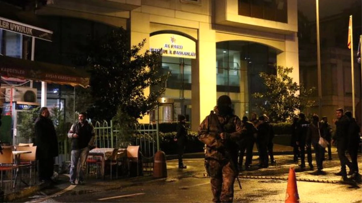 İstanbul\'da AKP İl Başkanlığı ve Emniyet Müdürlüğüne Saldırı Girişimleri
