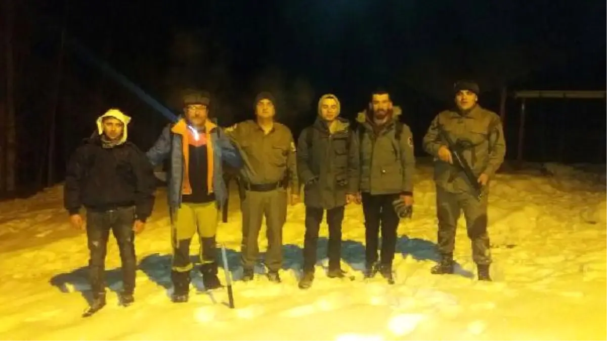 Jandarma, Dağda Kamp Yaparken Korkan 3 Üniversiteliyi Kurtardı