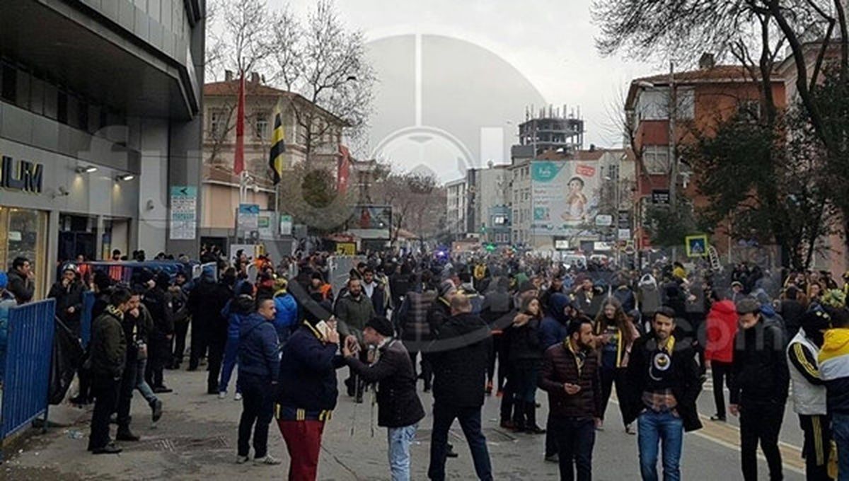 Kadıköy\'de Stat Çevresinde Galatasaray ve Beşiktaş\'a Küfür