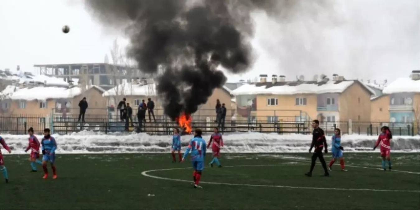 Maç Sırasında İlginç Görüntü!