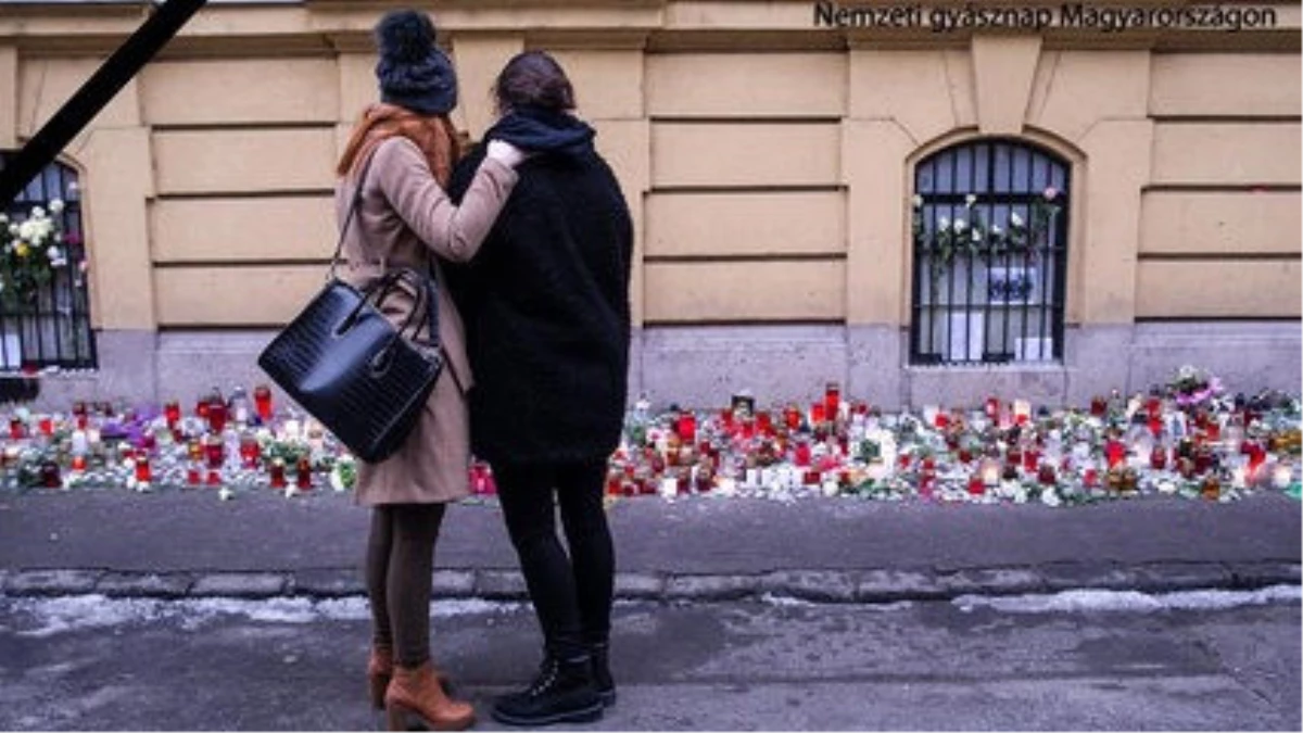 Macaristan Trafik Kazasında Ölen 16 Öğrencisini Andı