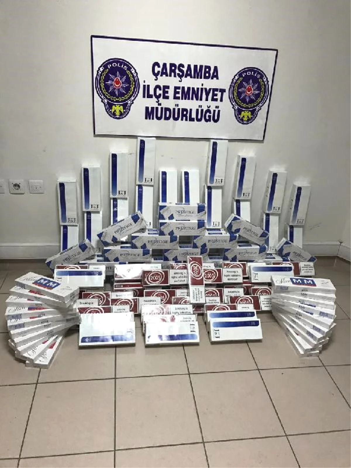 Otobüs Yolcusunun Çantalarından 120 Karton Kaçak Sigara Çıktı