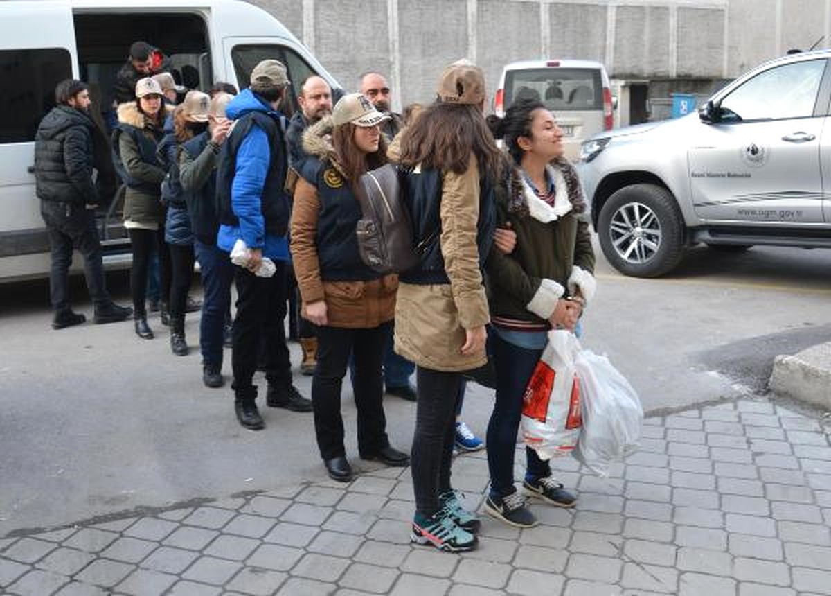 PKK Propagandası Yaptığı İddia Edilen 7 Kişi Adliyede