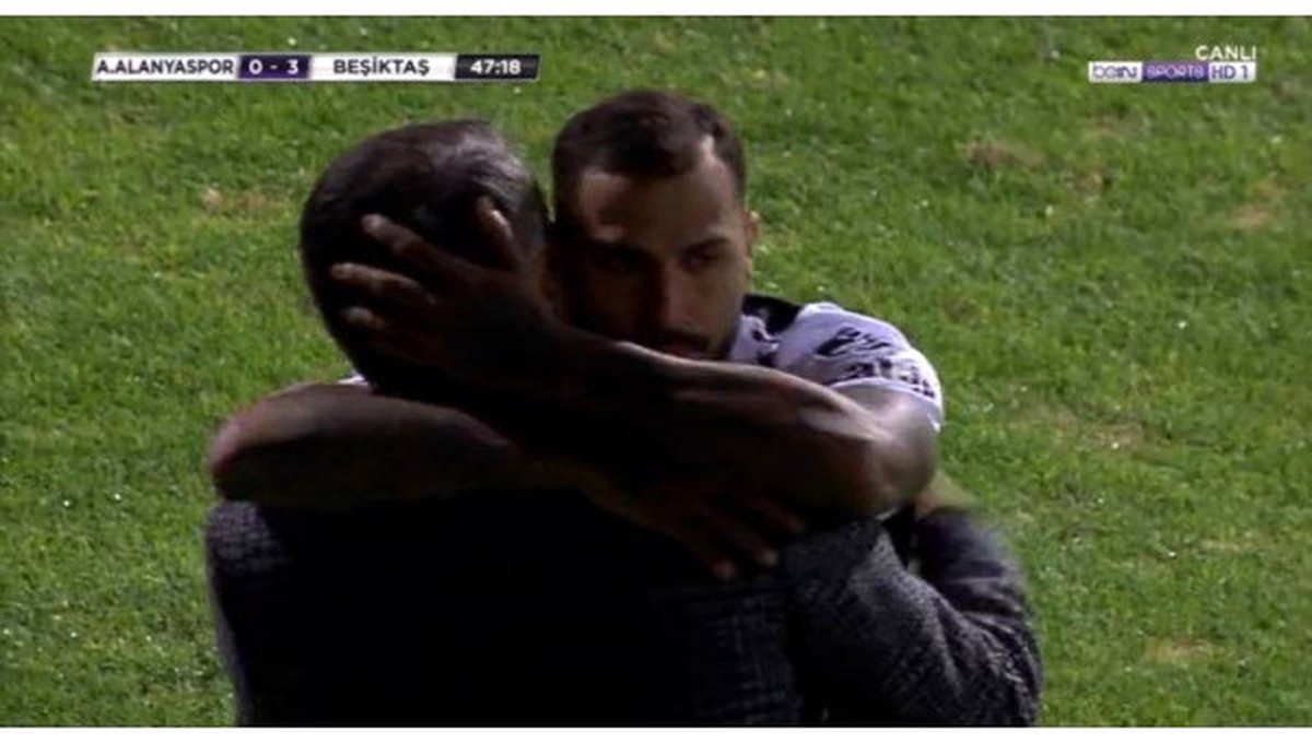 Quaresma Alanyaspor\'a Golü Attı, Şenol Güneş\'e Sarıldı