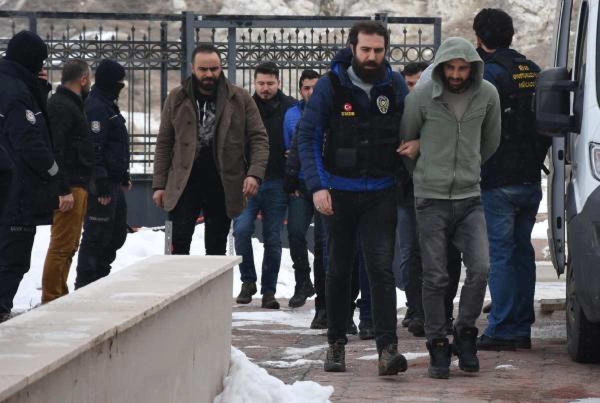 Sivas\'taki Uyuşturucu Operasyonunda 9 Kişi Adliyede