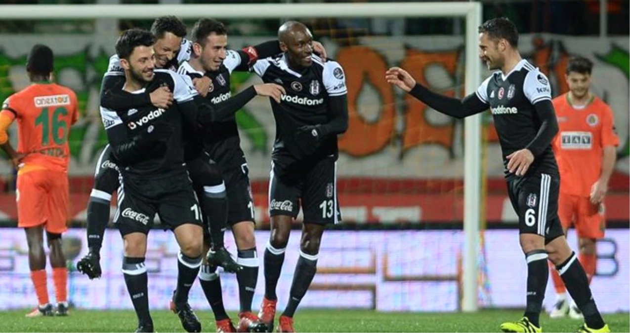 Süper Lig\'de Beşiktaş, Alanyaspor\'u 4-1 Yenerek Liderliğe Yükseldi