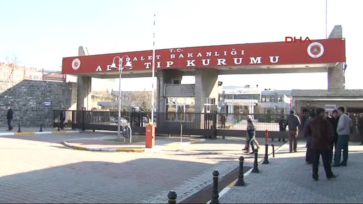 Tekirdağ\'da Yazlıkta Ölü Bulunan 2 Gencin Cenazesi Adli Tıp\'tan Alındı