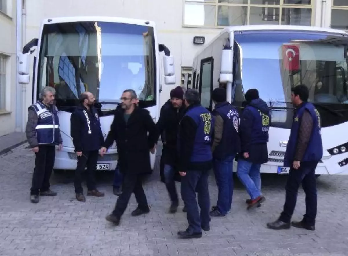 Uşak\'ta Fetö\'den 28 Polis Adliyede