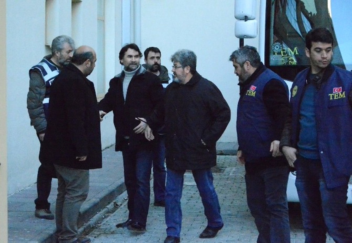 Uşak\'ta Fetö\'den Gözaltında Olan 28 Emniyet Personeli Adliyede