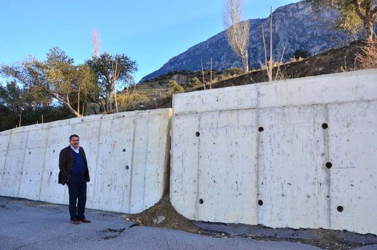 Manisa\'da Mahalle Sakinleri 11 Yıldır Heyelan Korkusuyla Yaşıyor