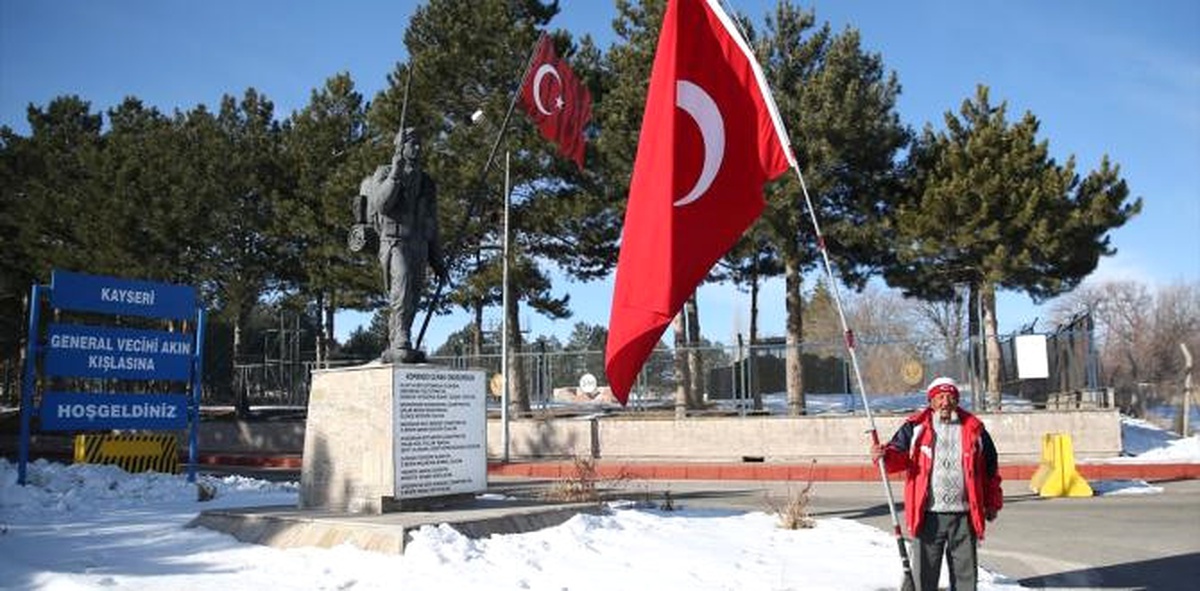 14 Şehit Veren Tugayın Önünde Saygı Nöbeti