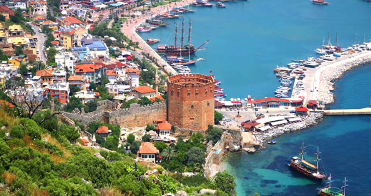 Antalya, 2017\'de Rekor Sayıda Turist Bekliyor