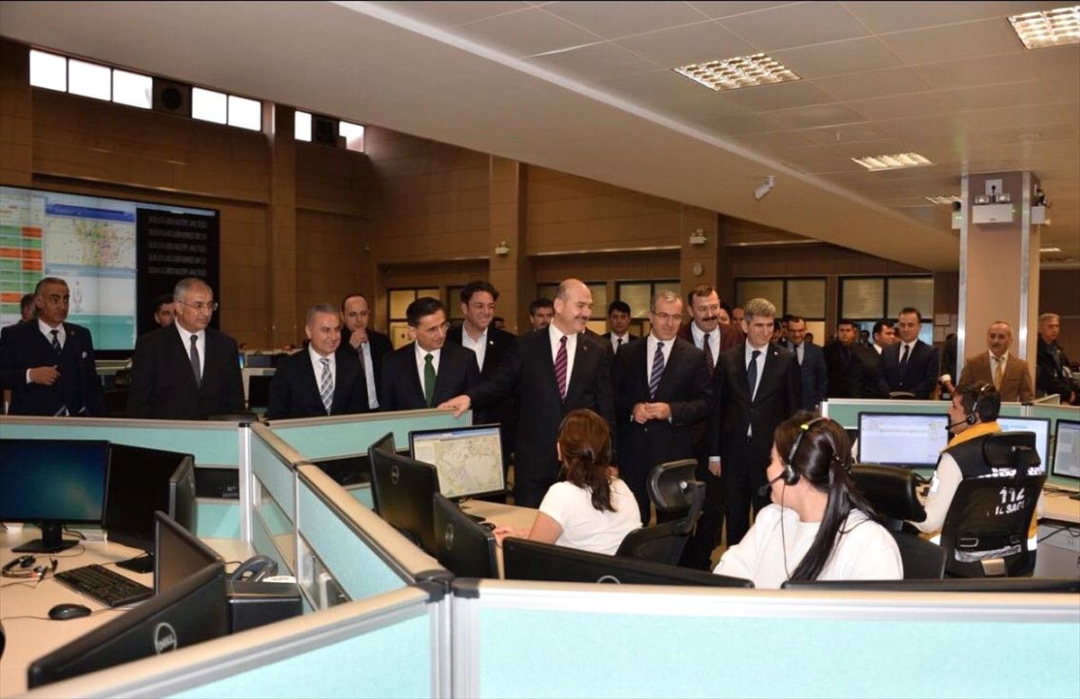 Bakan Soylu, 112 Acil Çağrı Merkezi\'nde İncelemelerde Bulundu
