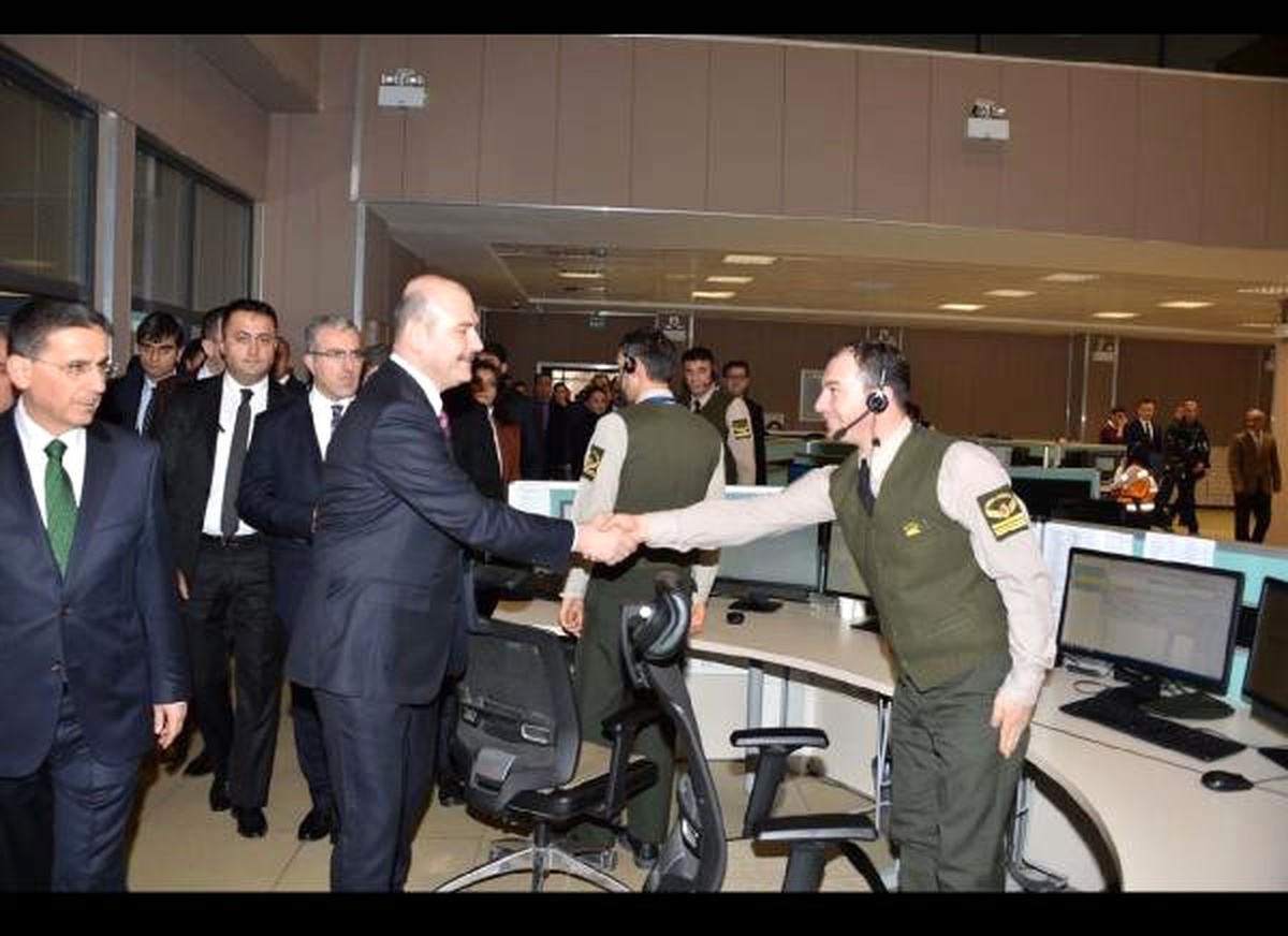Bakan Soylu, 112 Acil Çağrı Merkezi\'ni İnceledi