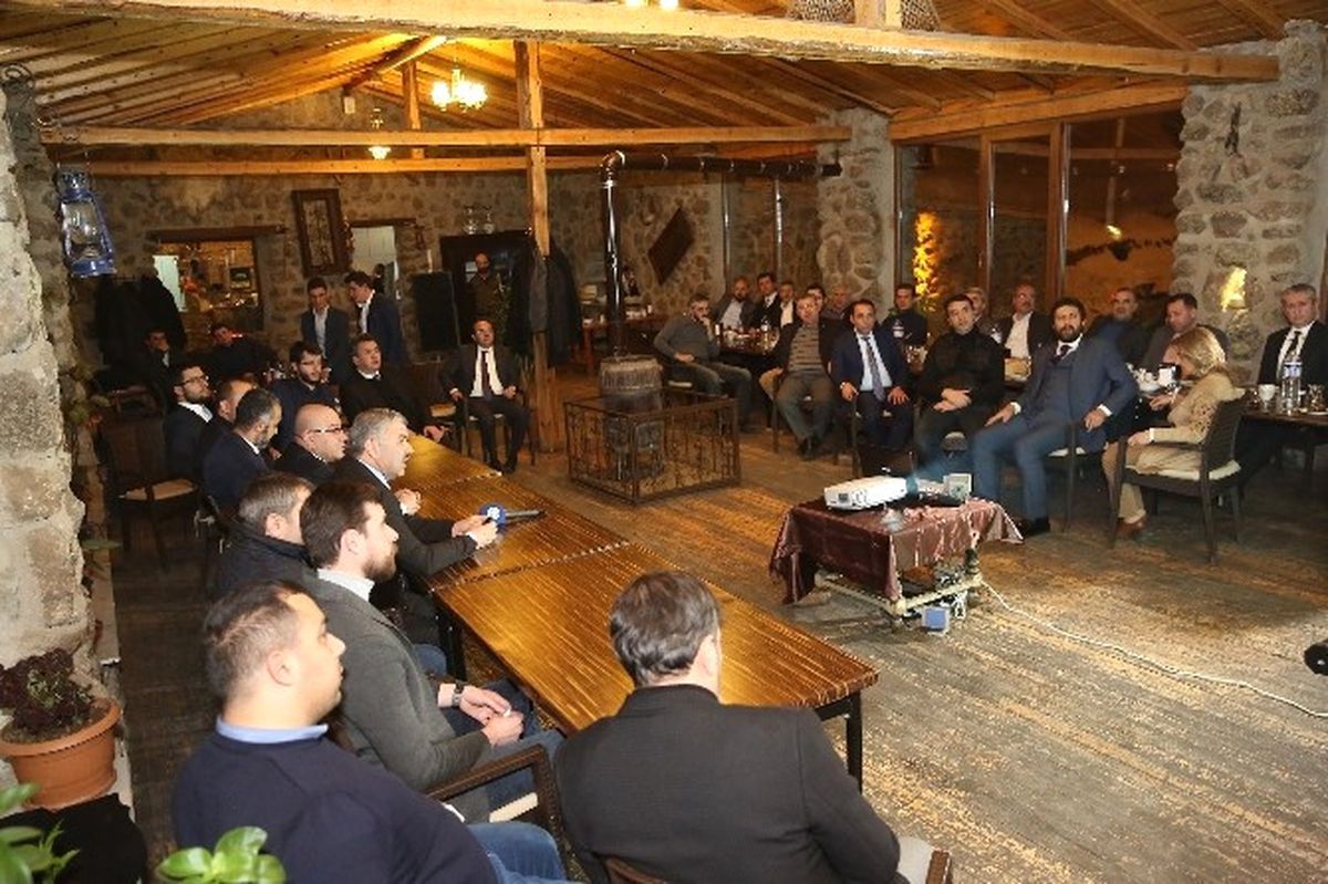 Başkan Çelik 2016 Yılı Yatırımlarını Değerlendirerek 2017\'de Yapılacak Yatırımları Anlattı
