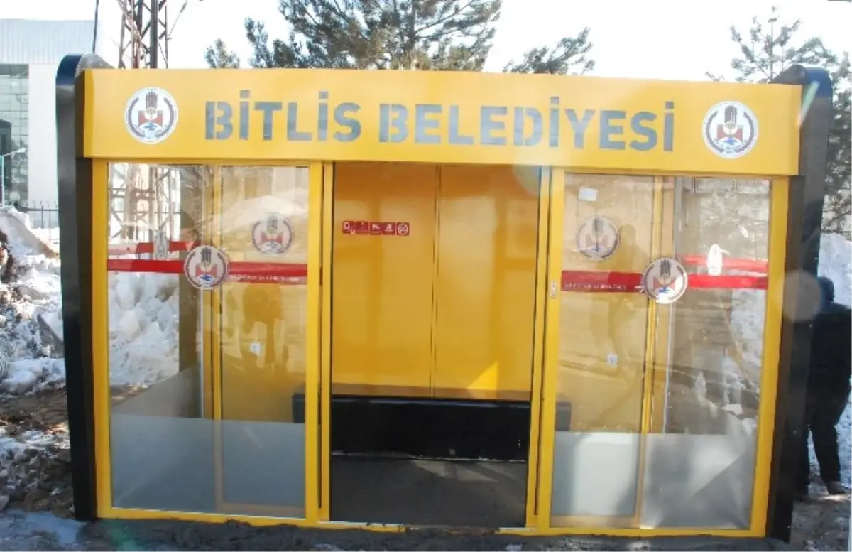 Bitlis Belediyesinden Klimalı ve Televizyonlu Otobüs Durağı