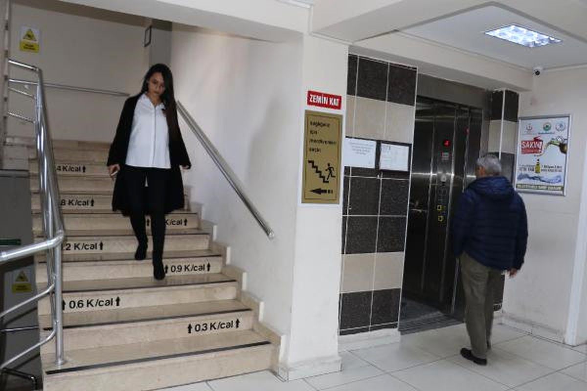 Bu Merdivendeki Her Basamakta Harcanan Kalori Yazıyor