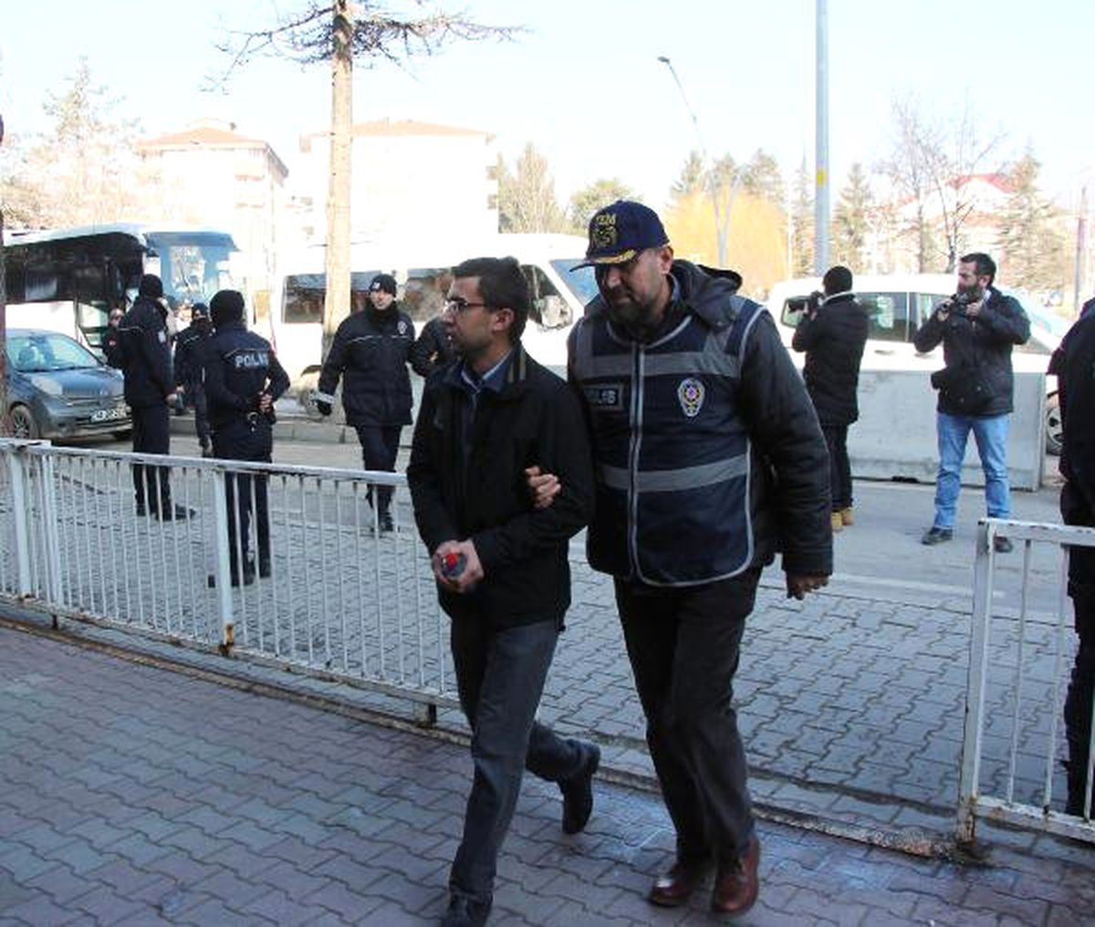 Bylock\' ve \'Eagle\' Kullanıcısı 9 Fetö Şüphelisi Tutuklandı