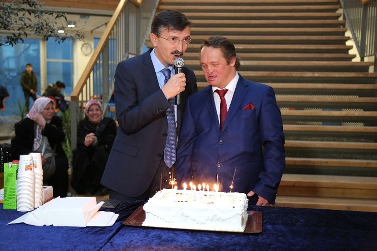 Cumhurbaşkanı Erdoğan\'ın Manevi Oğlu İbo\'ya Doğum Günü Sürprizi