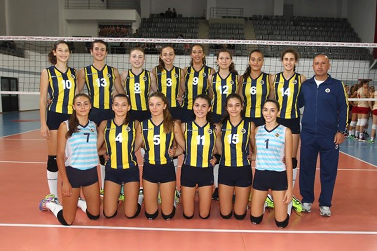 Fenerbahçe Voleybolda 3\'te 3 İçin Sahada
