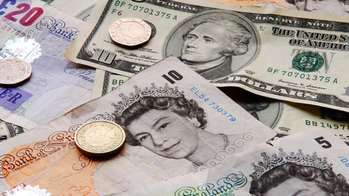 Sterlin, Dolar ve Euro Karşısında Değer Kaybetti