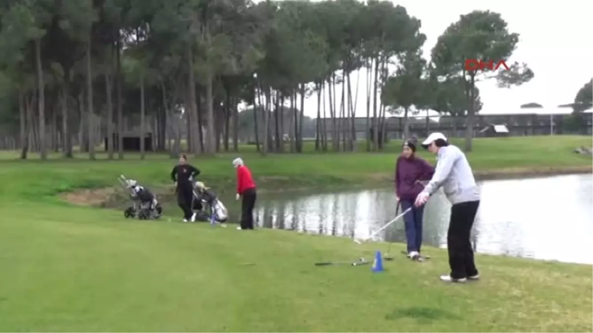 Kadın Milli Golf Takımı, Antalya Kampında Çalışıyor