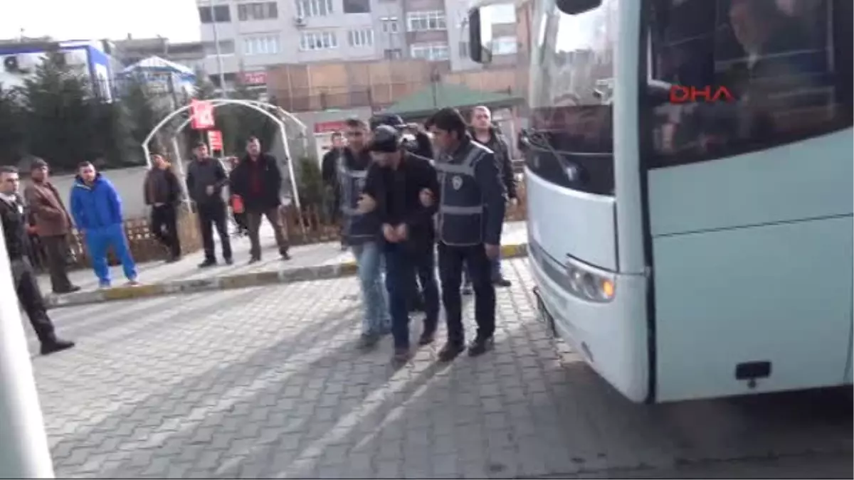 Karabük\'te, Fetö/pdy Operasyonunda 10 Kişi Gözaltına Alındı.