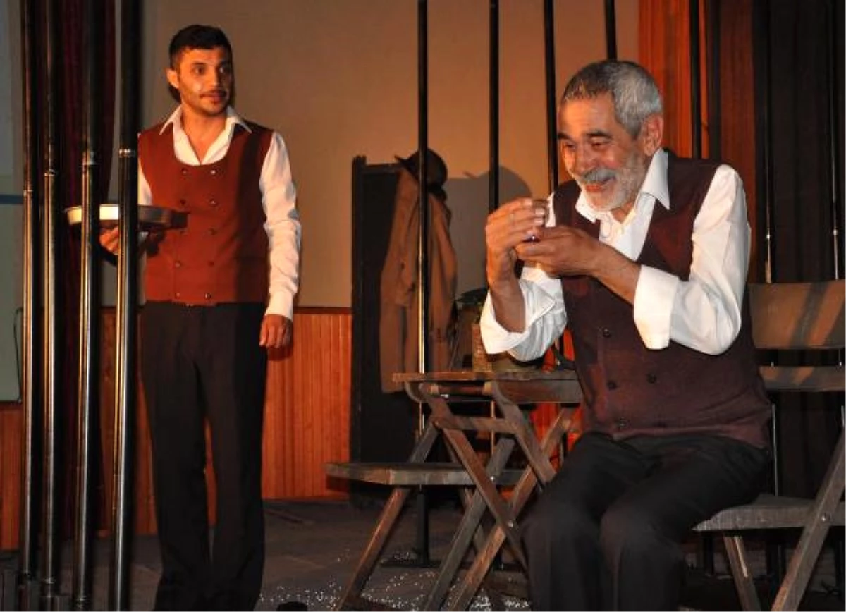Kocaeli\'de Cezaevinde "Son Kuşlar" Tiyatro Oyunu Sahnelendi