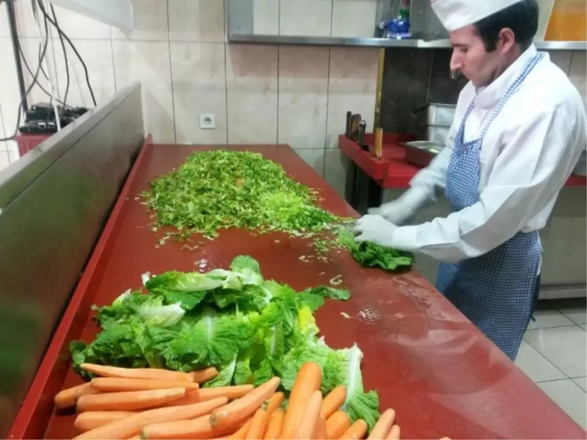 Lokantacılar Fiyatı Yükselen Domatesi Salatadan Çıkardı