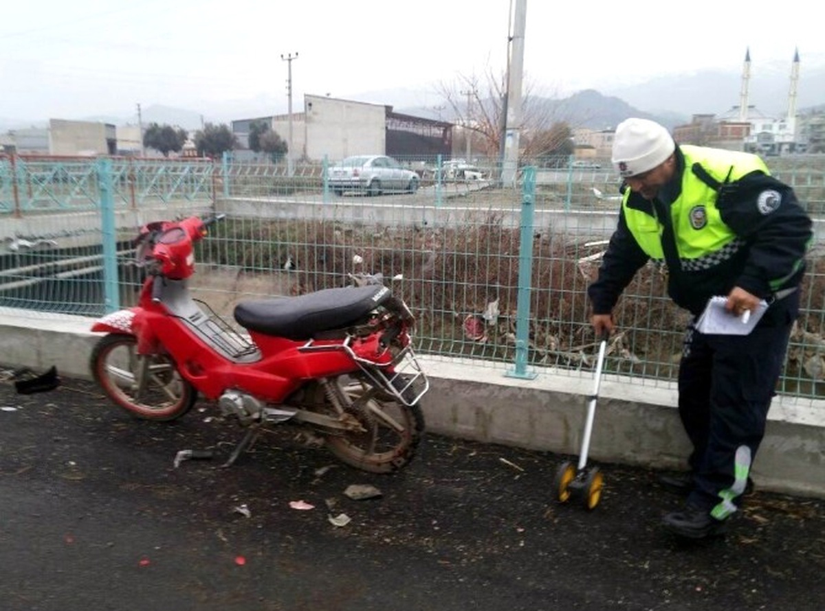 Otomobil ile Motosiklet Çarpıştı: 2 Yaralı