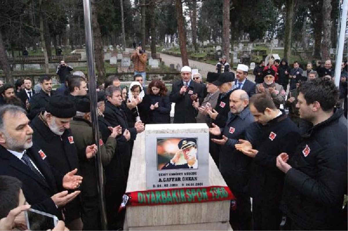 Şehit Emniyet Müdürü Gaffar Okkan, Mezarı Başında Anıldı