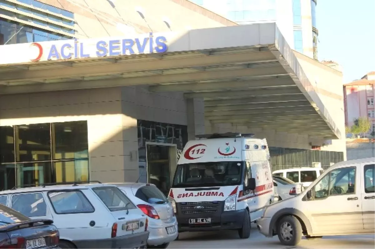 Siirt\'te Minibüs Devrildi: 13 Yaralı