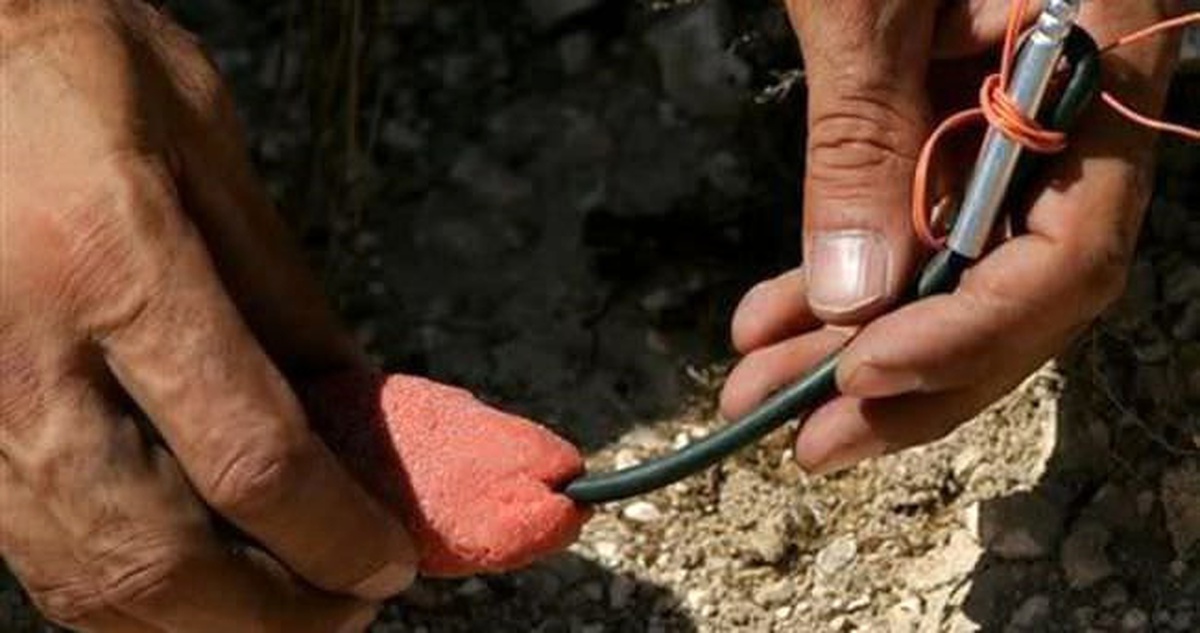 Toprağa Gömülü Patlayıcı Vatandaşların İhbarıyla Bulundu