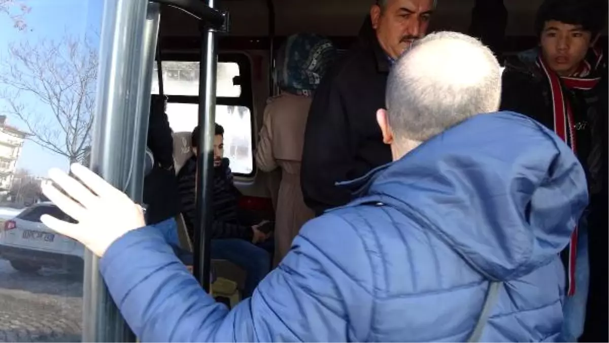 Trafik Polisi, Toplu Taşıma Araçlarına Sivil Binip, İhlal Yapanlara Ceza Yazıyor