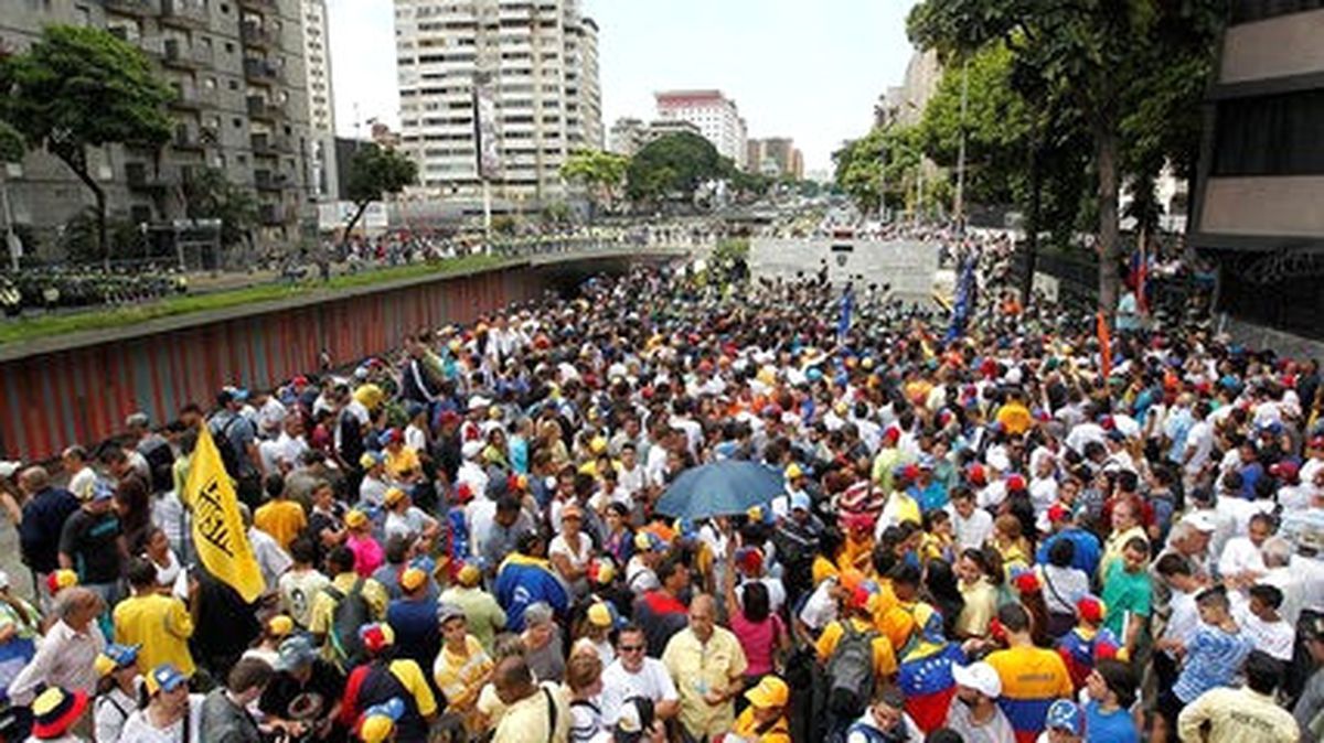 Venezuela\'da Maduro Karşıtları Seçim İstiyor
