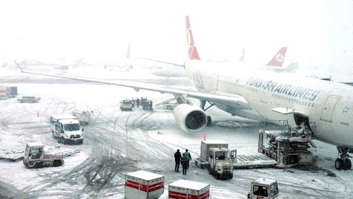 İstanbul'da Kar Alarmı! 463 Uçak Seferi İptal Oldu