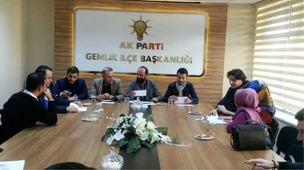 AK Parti\'li Gençler Bilgi Yarışması Hazırladı