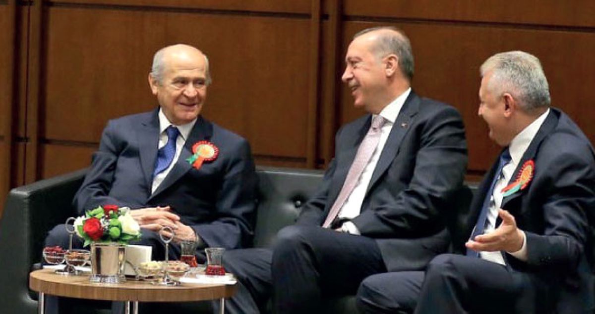 AK Parti'nin Yeni Anayasa Kitapçığında Bahçeli Sürprizi