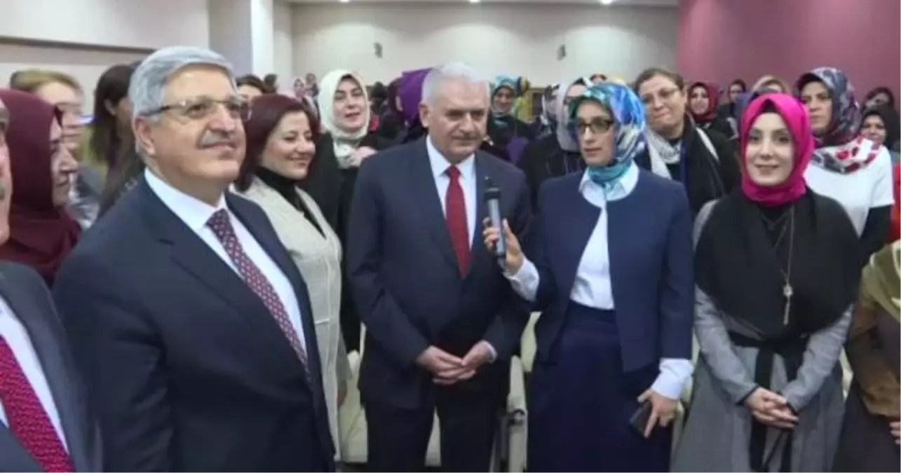 Başbakan Yıldırım, AK Parti Genel Merkez Kadın Kolları Üyeleri ile Bir Araya Geldi