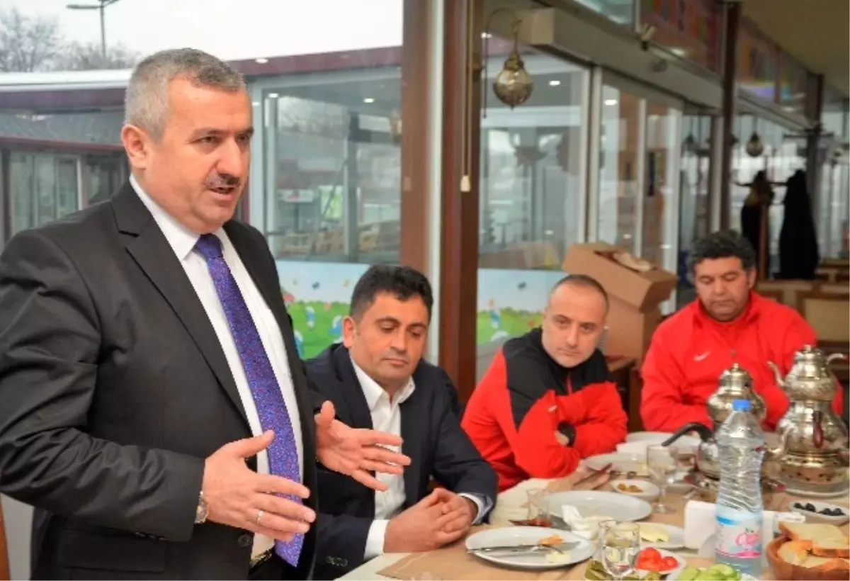 Başkan Baran, Körfez Gençlerbirliği U15 Futbol Takımıyla Buluştu