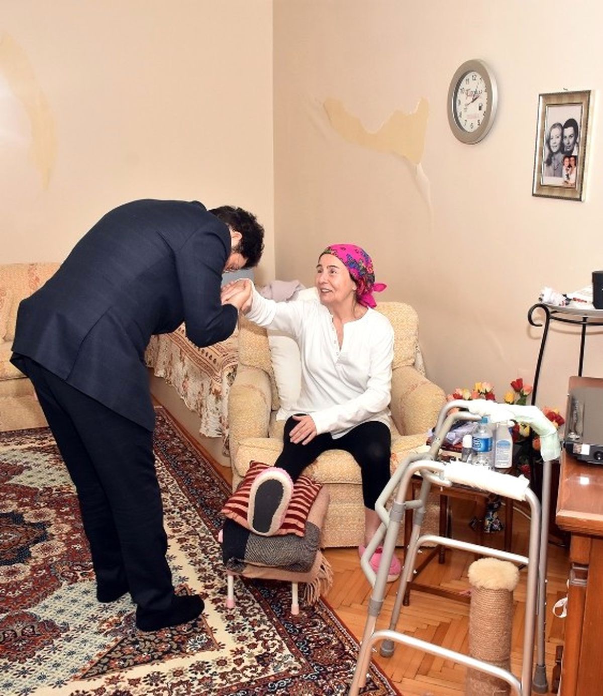 Başkan Hazinedar, Fatma Girik\'i Evinde Ziyaret Etti