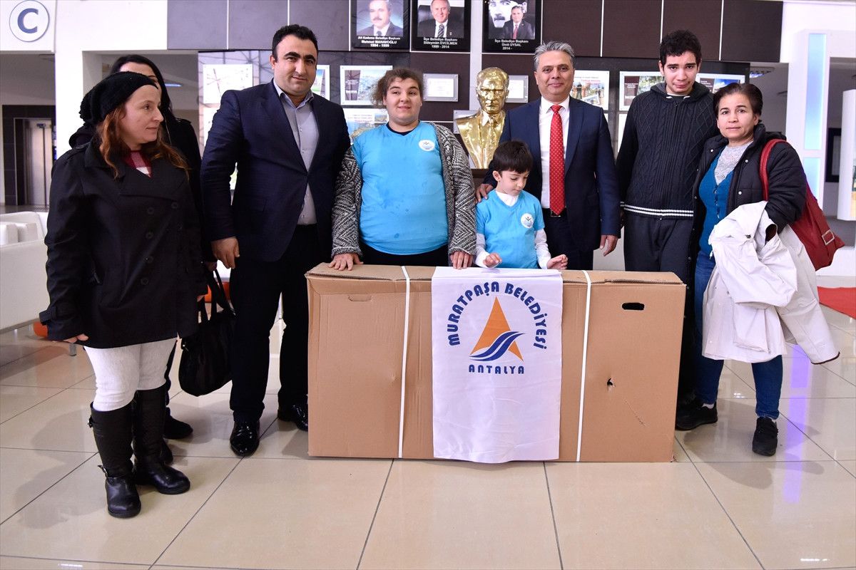 Başkan Uysal\'dan Çocuklara Bisiklet