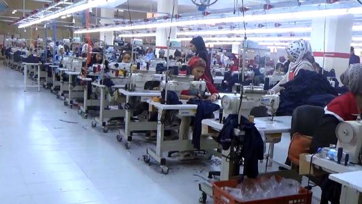 Birecik\'teki Tekstil Fabrikasında 300 Kadın Çalışıyor