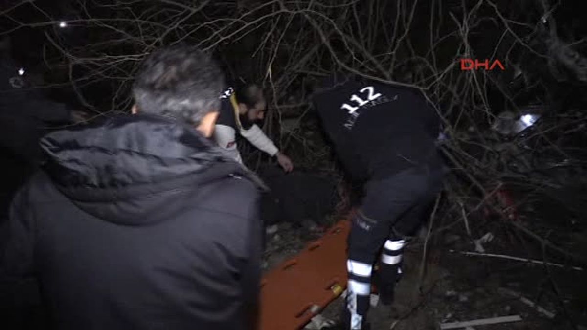 Bursa - Önce Durağa Çarptı, Sonra Araziye Devrildi