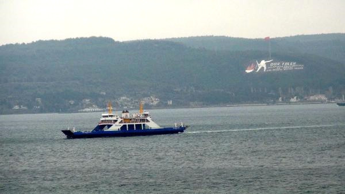 Çanakkale\'de Adalara Feribot Seferlerine Fırtına Engeli