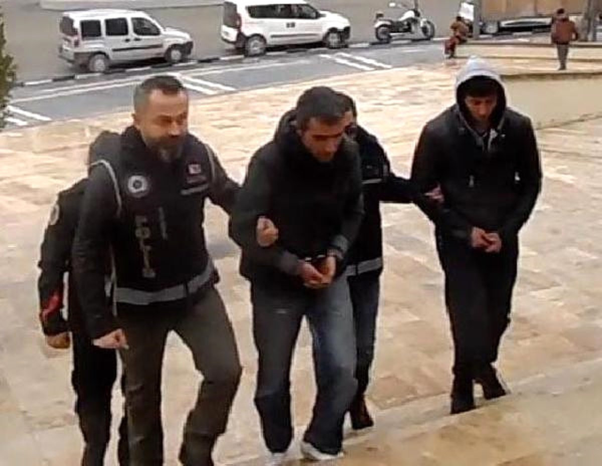 Çocuk Parkında Uyuşturucu Ticaretine 2 Gözaltı