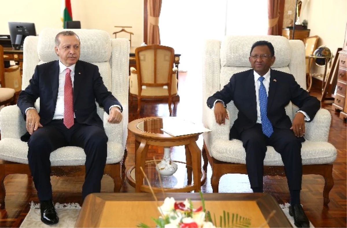Cumhurbaşkanı Erdoğan, Madagaskarlı Mevkidaşı Hery Rajaonarimampianina ile Görüştü