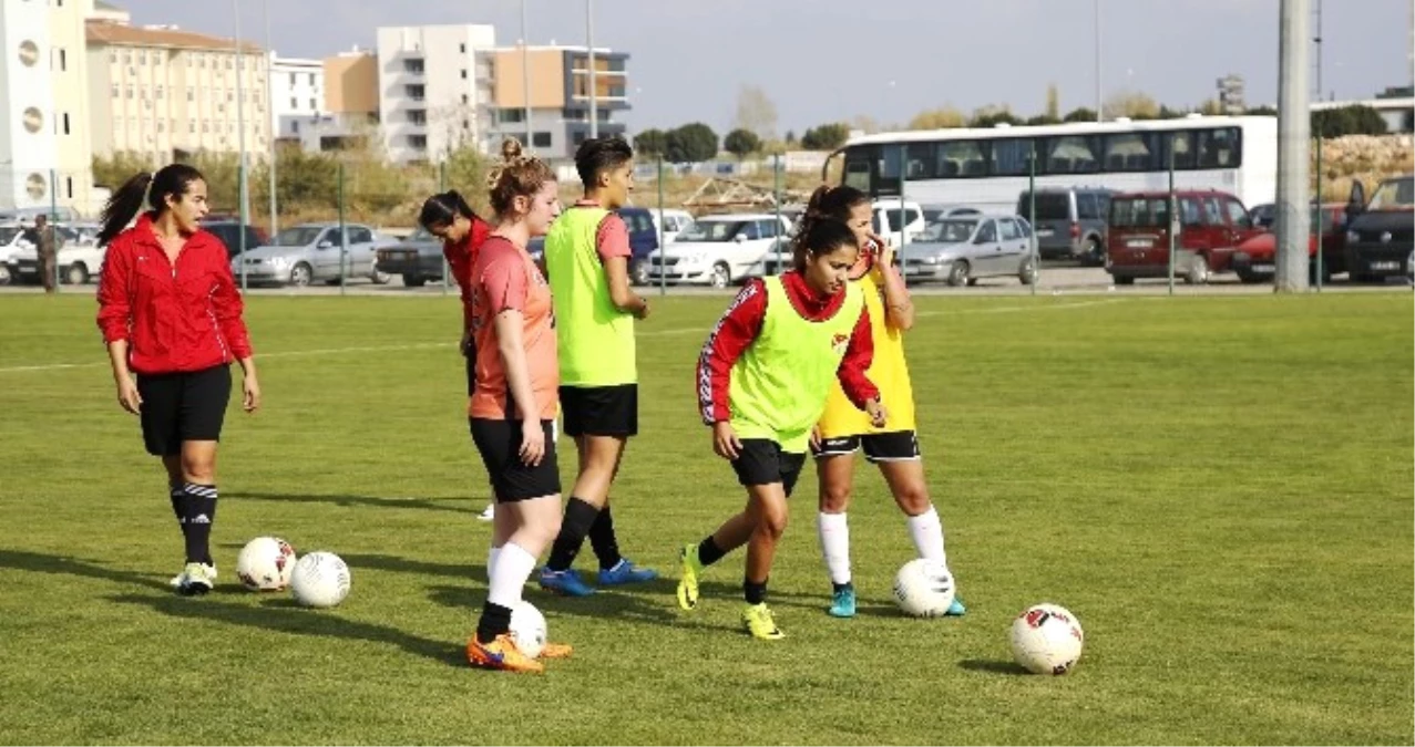 Döşemealtı Kadın Futbol Takımı Beşiktaş\'a Konuk Olacak
