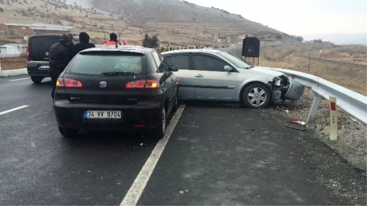 Elazığ\'da Trafik Kazası: 2 Yaralı