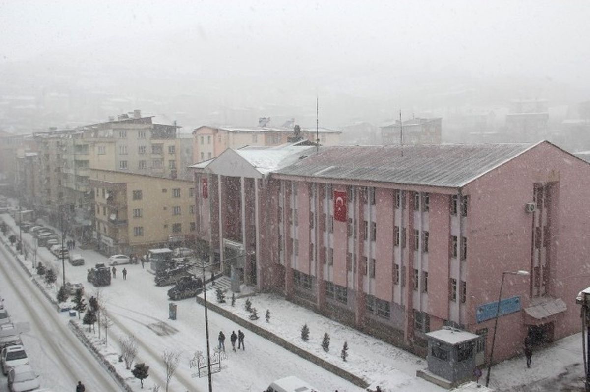 Hakkari\'de Kar Yağışı Başladı